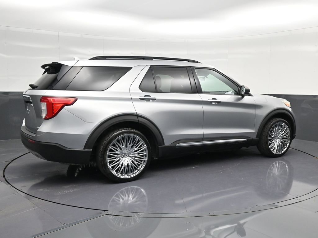 Used 2020 Ford Explorer XLT w/ Equipment Group 202A RWD image 3