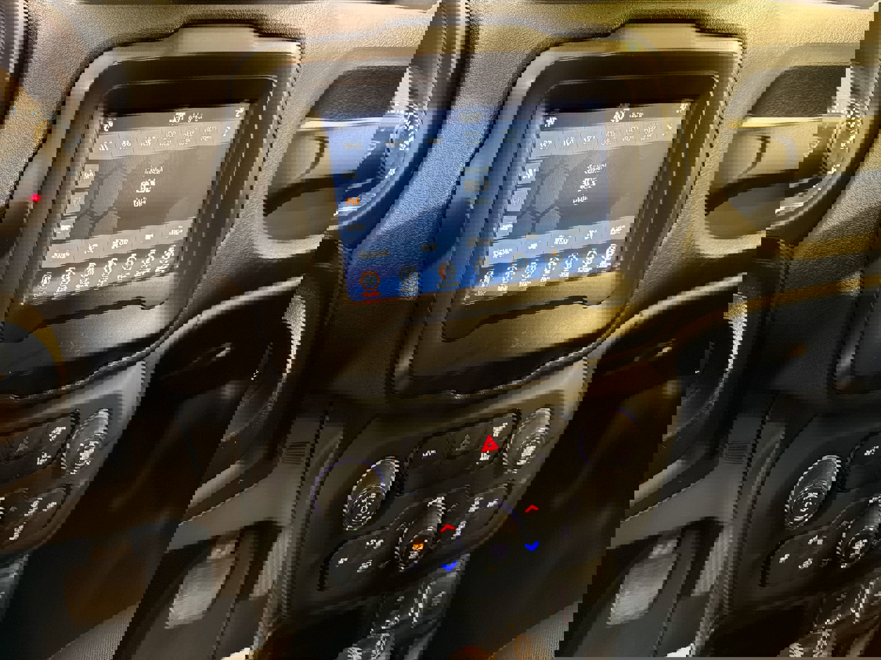 Used 2021 Jeep Renegade Sport image 17