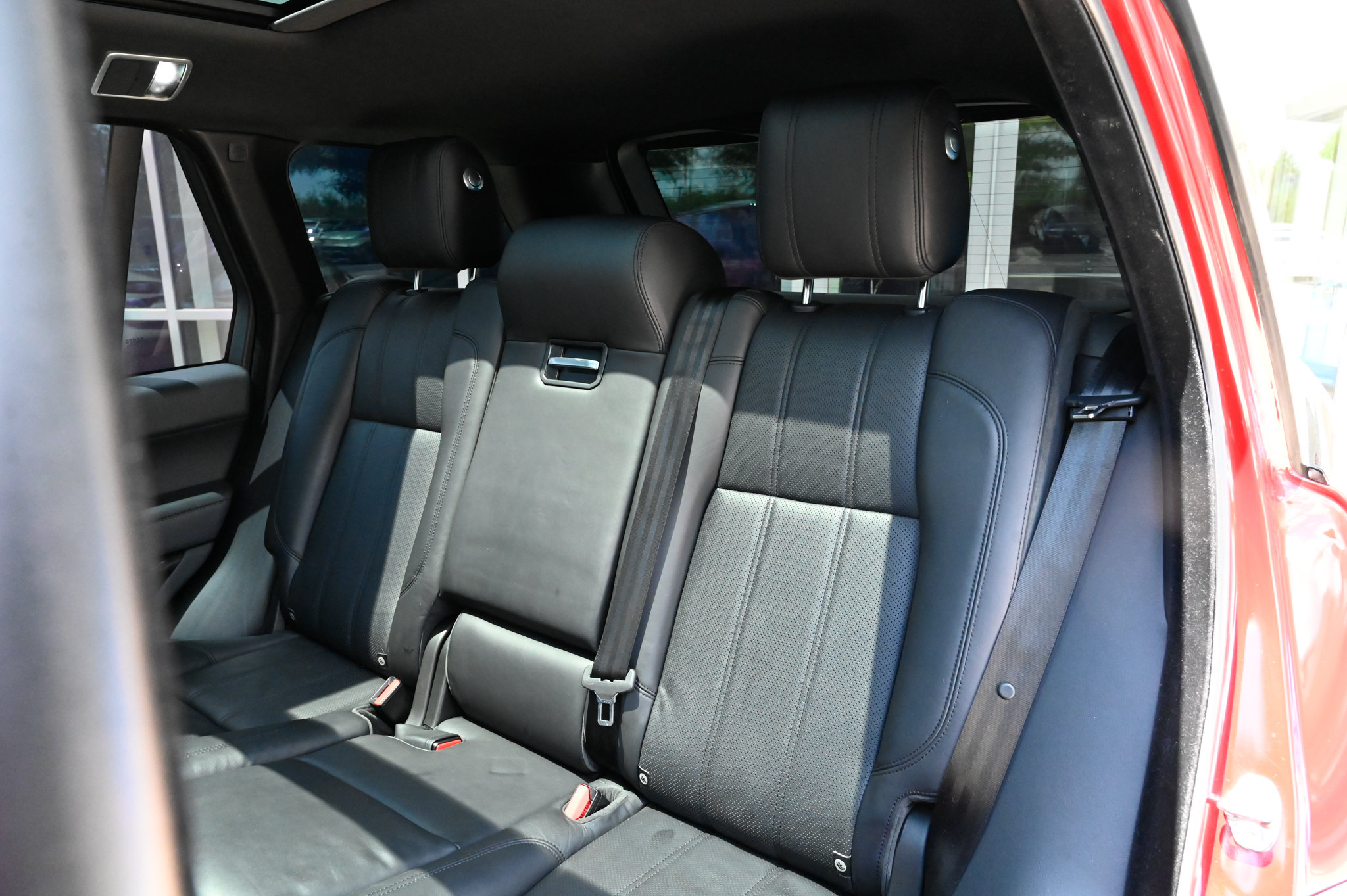 Used 2017 Land Rover Range Rover Supercharged AWD/4WD image 37