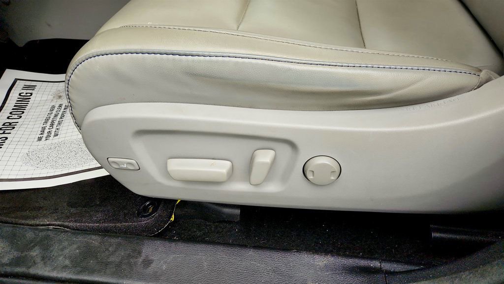 Used 2018 Toyota Highlander XLE FWD image 12