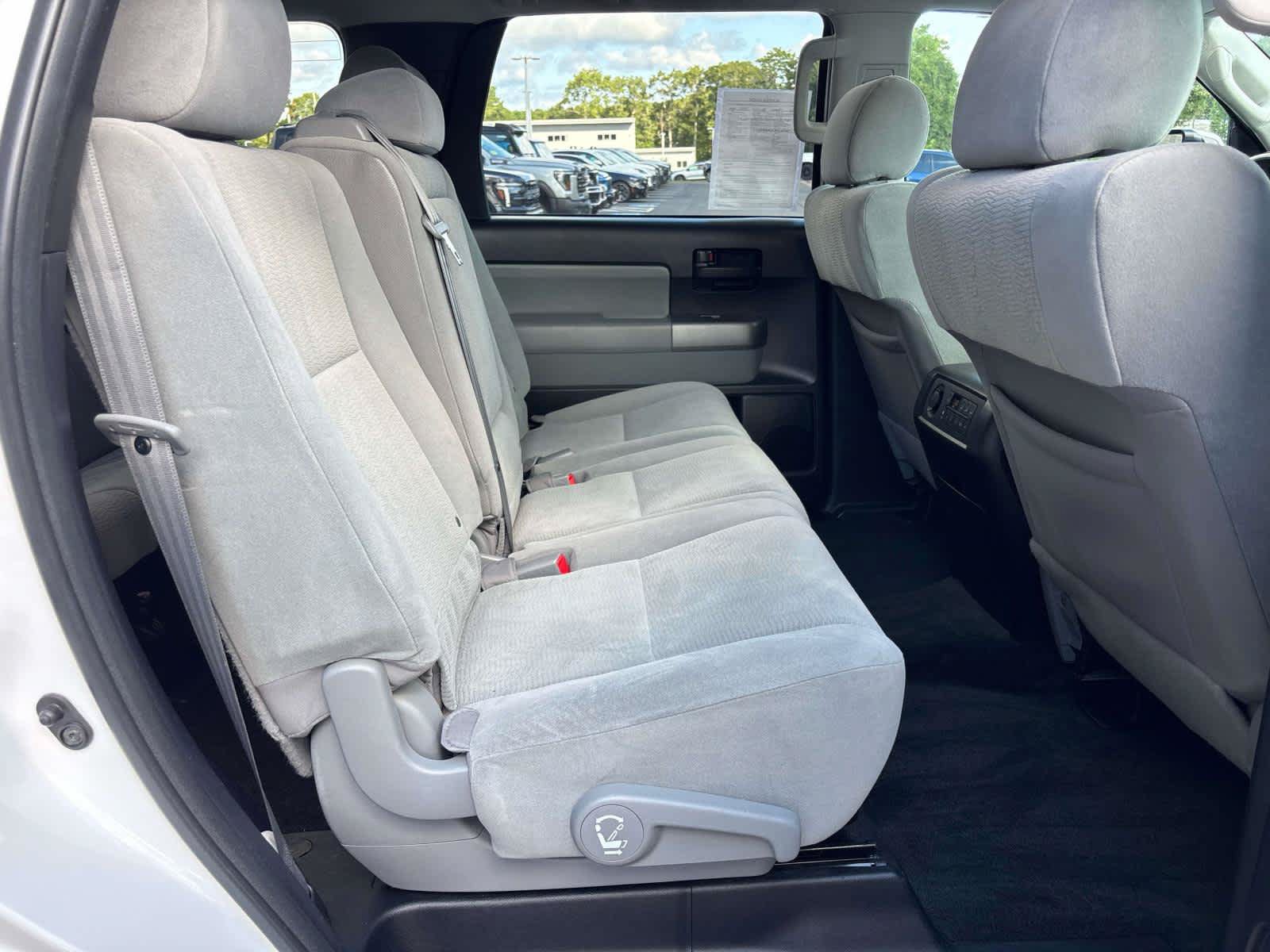 Used 2016 Toyota Sequoia SR5 AWD/4WD image 18