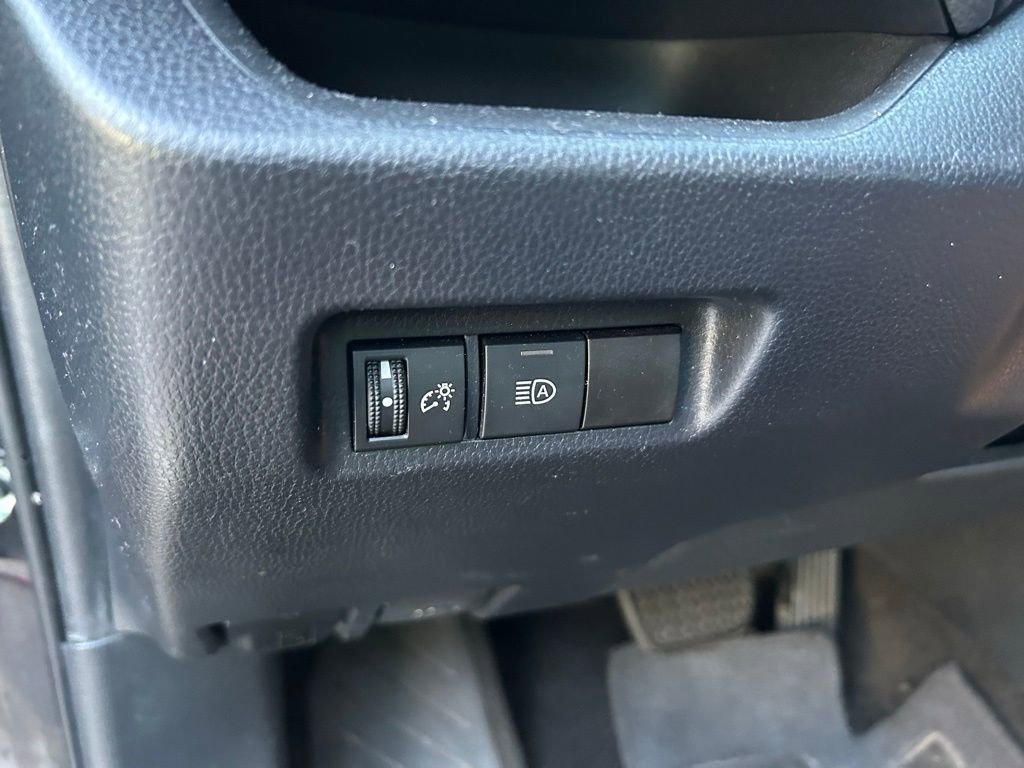 Used 2020 Toyota RAV4 LE image 17