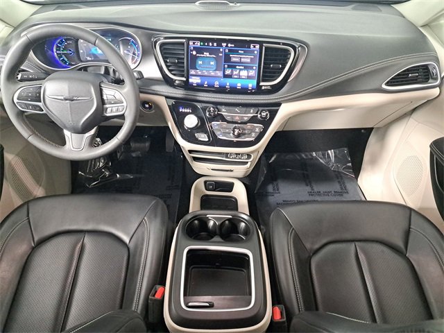 Used 2023 Chrysler Pacifica Touring-L image 15