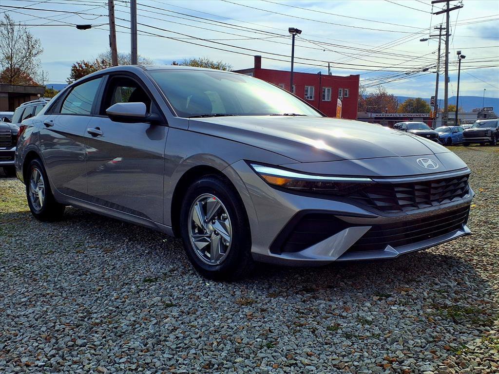 New 2026 Hyundai Elantra SE image 4