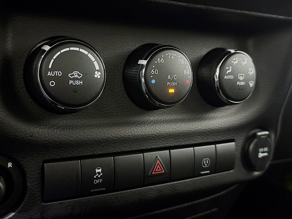 Used 2013 Jeep Wrangler Rubicon w/ PWR Convenience Group AWD/4WD image 13