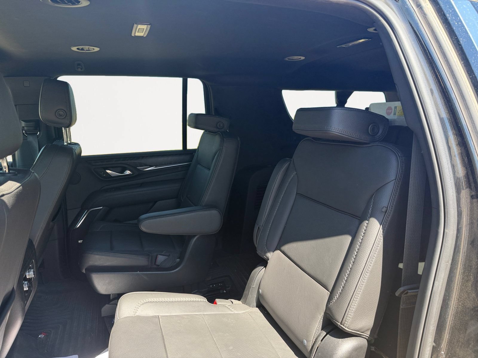 Used 2024 GMC Yukon XL Denali RWD image 13