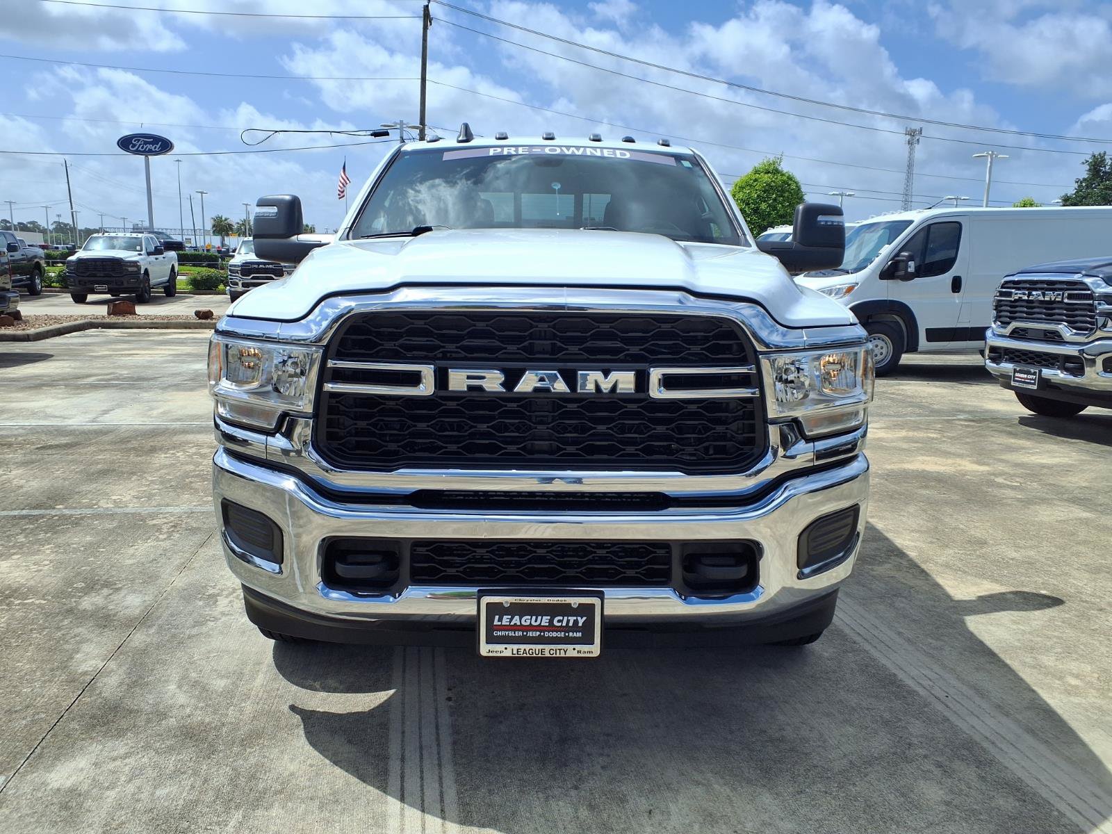 Used 2024 RAM 3500 Tradesman w/ Chrome Appearance Group AWD/4WD image 5