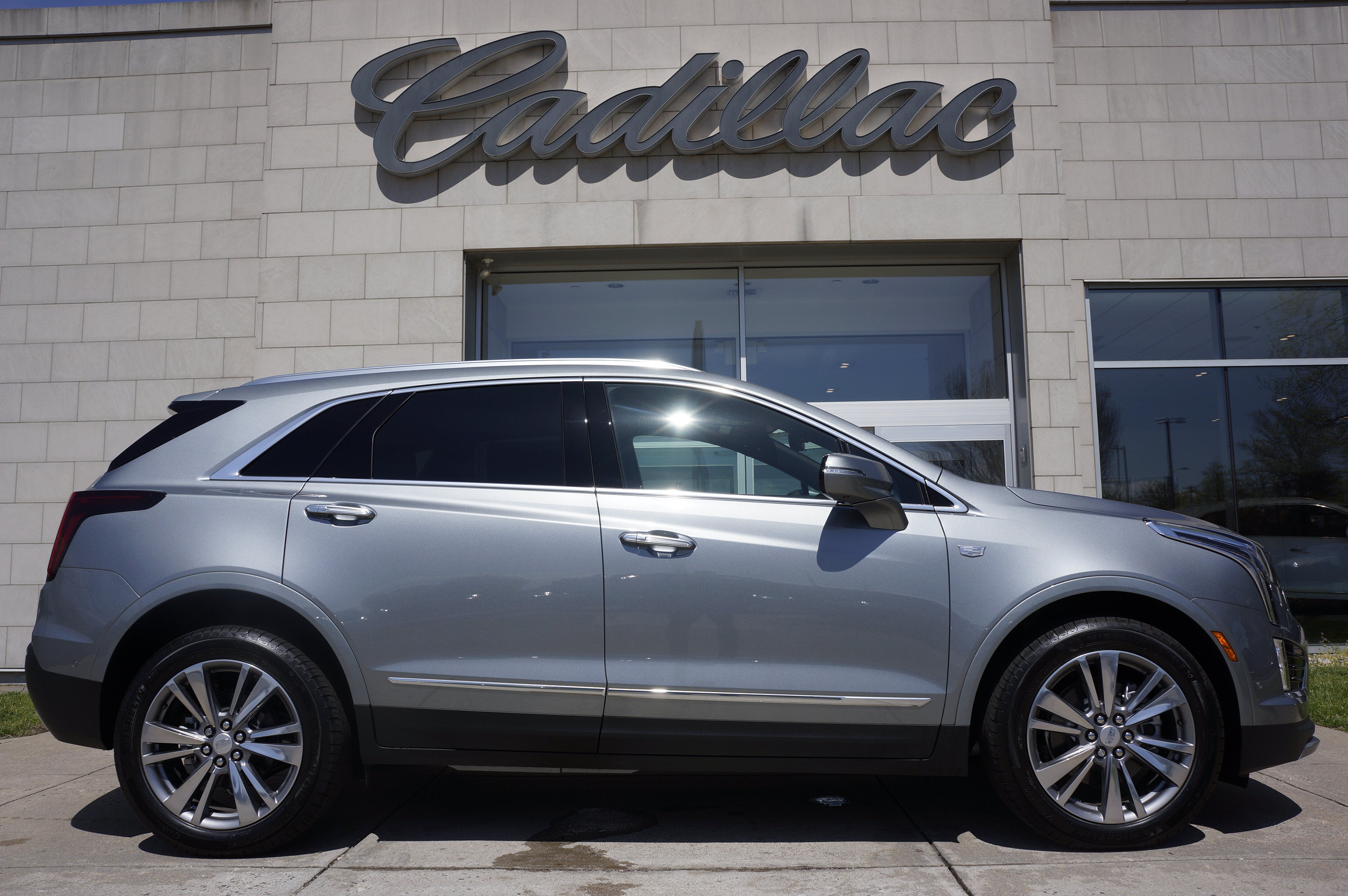 New 2025 Cadillac XT5 Premium Luxury w/ Technology Package AWD/4WD image 3