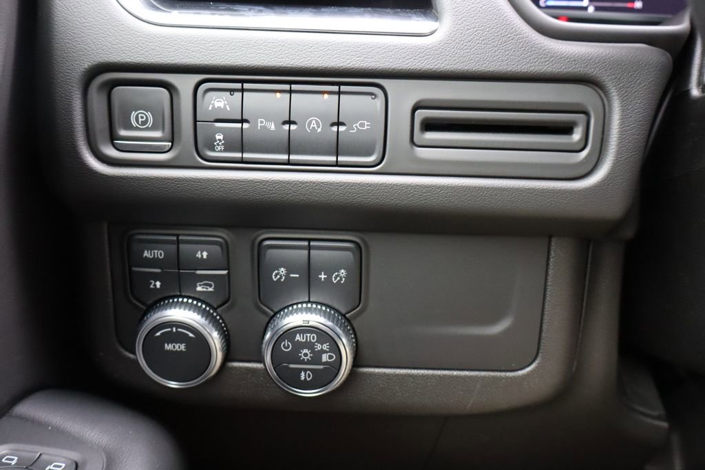 Used 2022 GMC Yukon SLE w/ Gmc Pro Safety Plus Package image 13