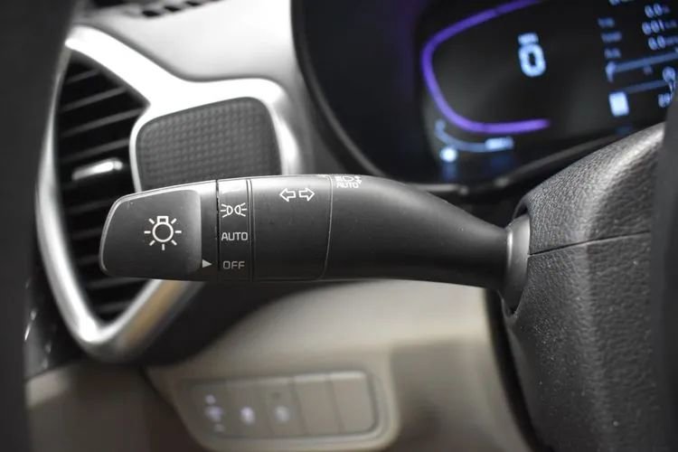 Used 2025 Kia Soul LX w/ LX Technology Package FWD image 25