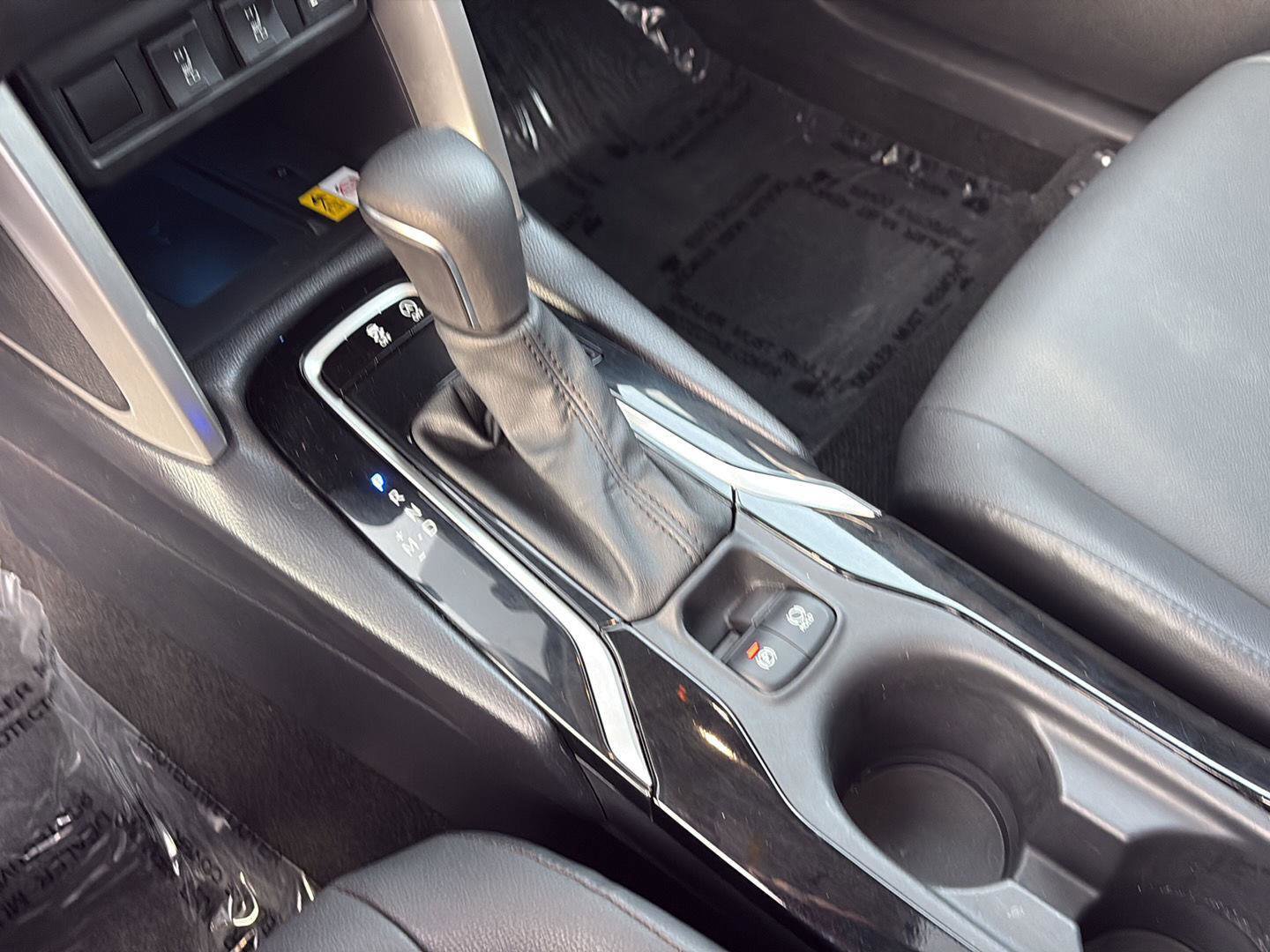 Used 2022 Toyota Corolla Cross XLE w/ Convenience Package image 15