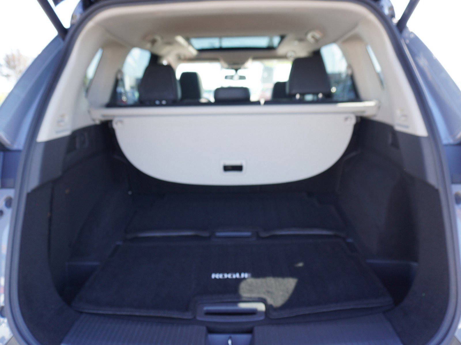 Used 2021 Nissan Rogue Platinum image 11