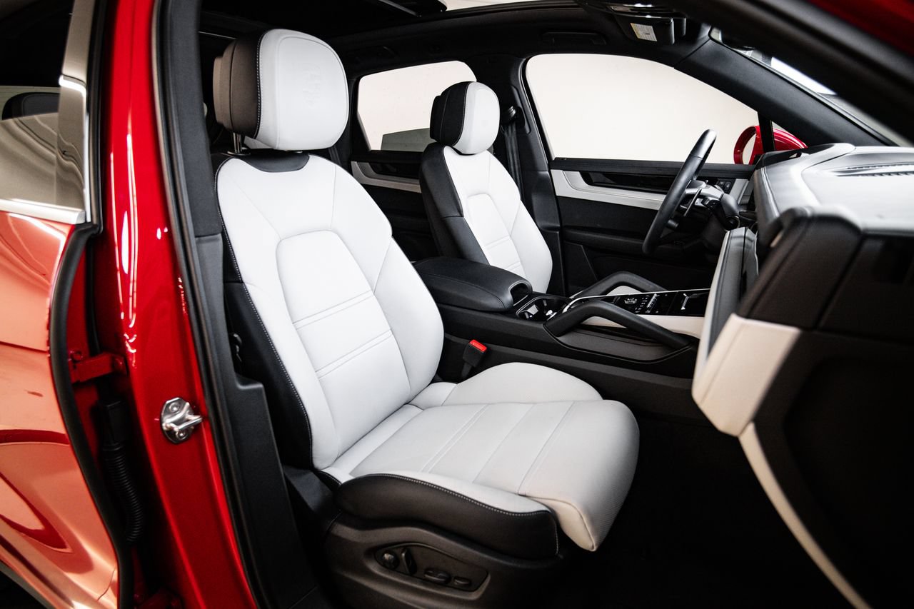 Certified 2026 Porsche Cayenne AWD/4WD image 29