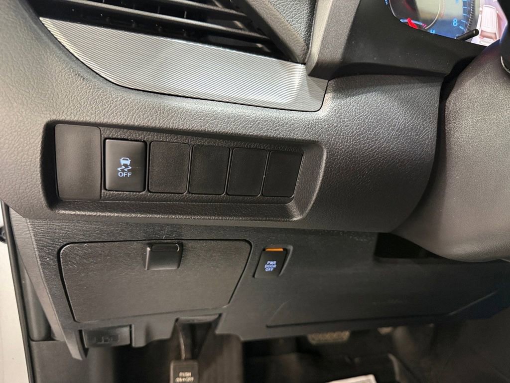 Used 2019 Toyota Sienna SE AWD/4WD image 40