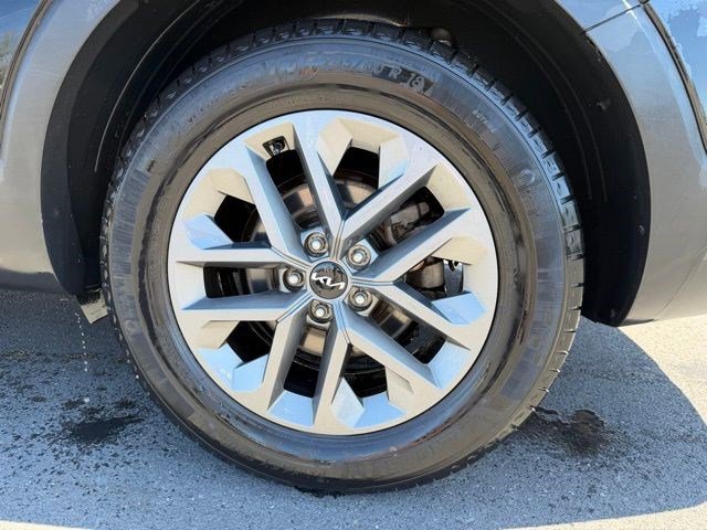 Used 2023 Kia Telluride LX image 24