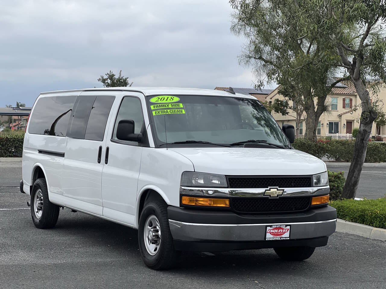 Used 2018 Chevrolet Express 3500 LT w/ LT Preferred Equipment Group RWD image 40