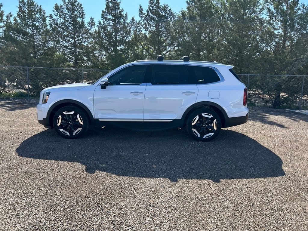 Used 2024 Kia Telluride S w/ S Sunroof Package AWD/4WD image 3
