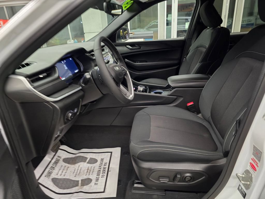 Used 2024 Jeep Grand Cherokee L Laredo w/ Luxury Tech Group I image 15