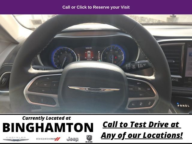 Used 2023 Chrysler Pacifica Touring-L image 18