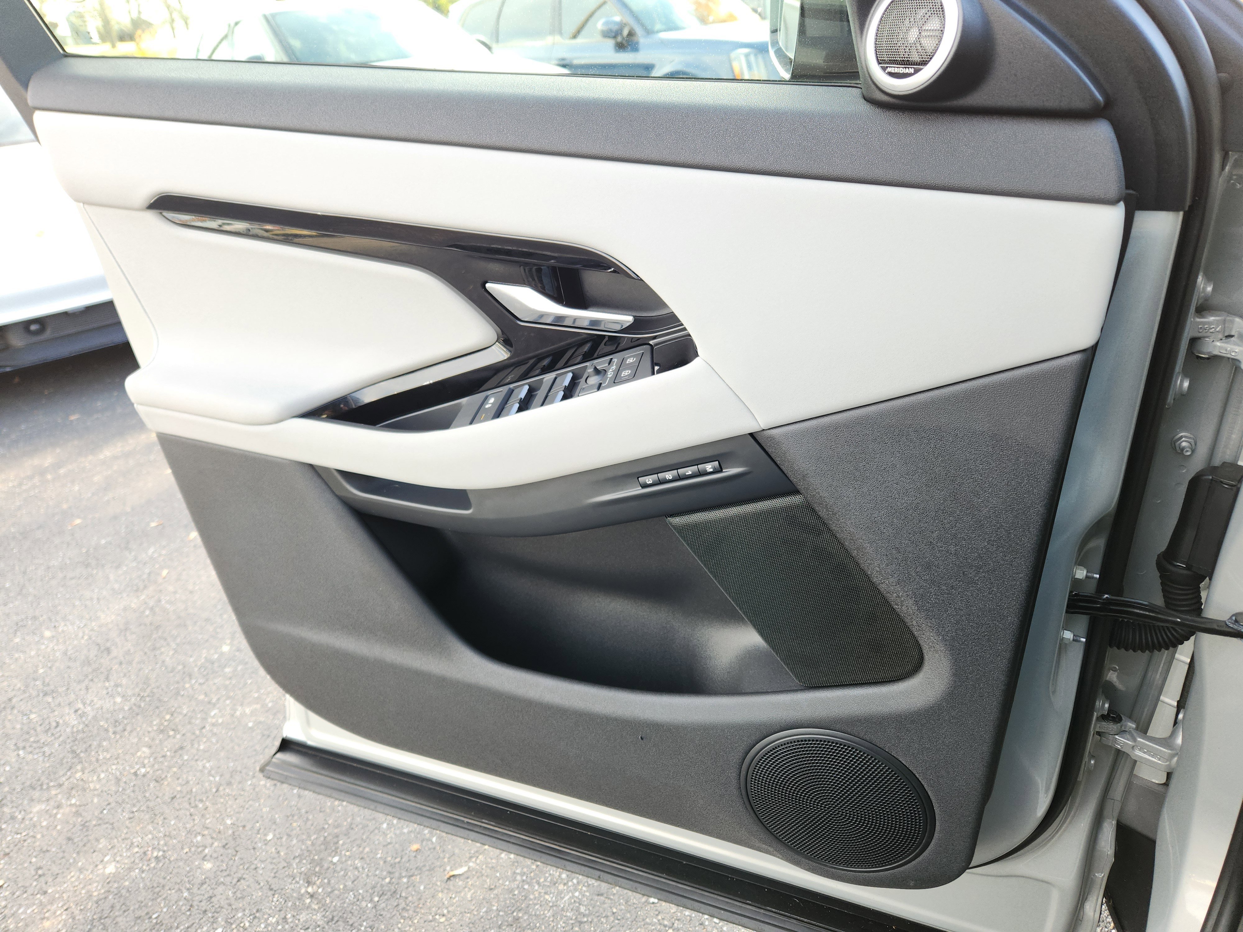 Certified 2025 Land Rover Range Rover Evoque S image 24