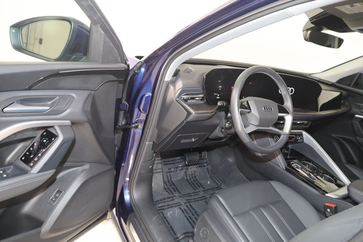 Used 2025 Audi Q5 Premium w/ Convenience Package AWD/4WD image 46