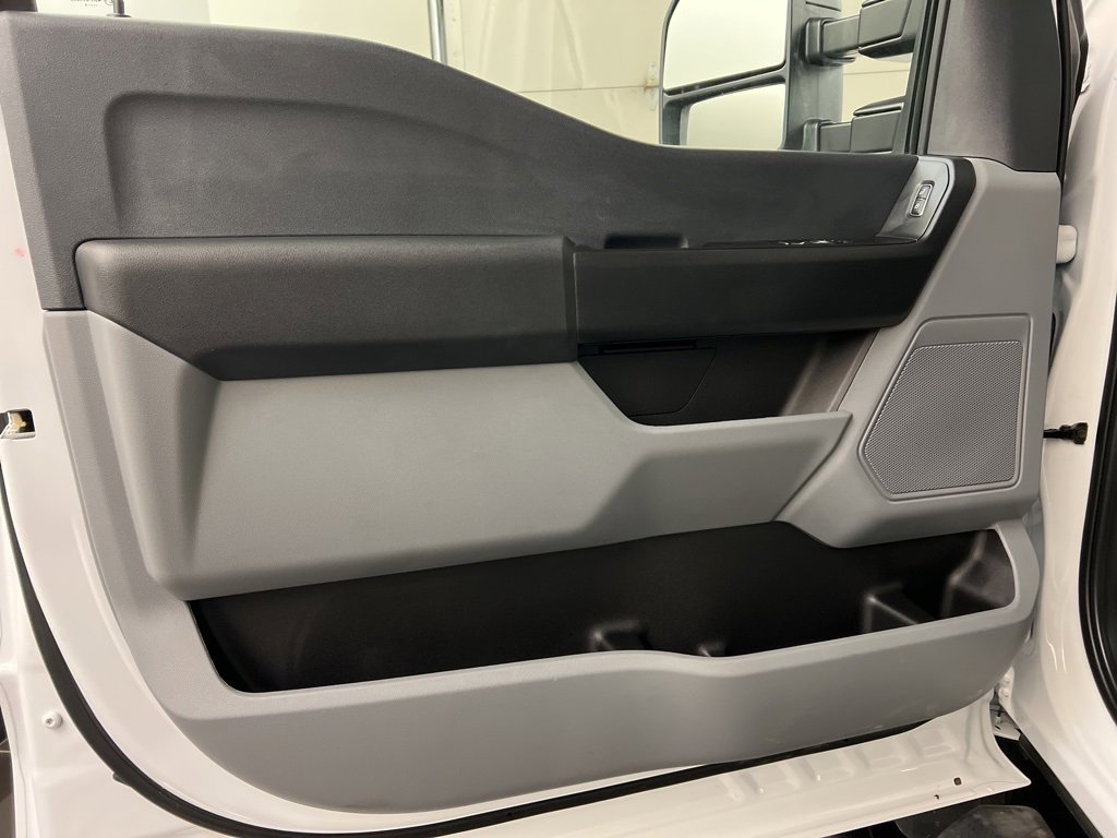 New 2025 Ford F550 4x4 Regular Cab Super Duty image 28
