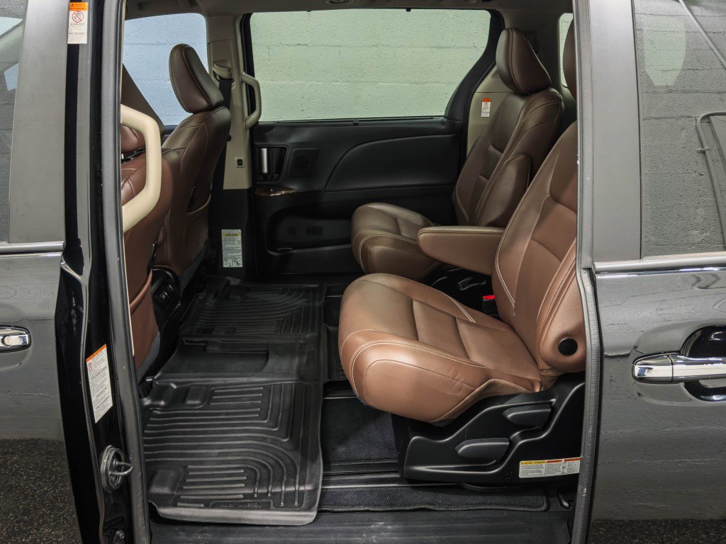 Used 2020 Toyota Sienna Limited Premium w/ Carpet Mat Package AWD/4WD image 15