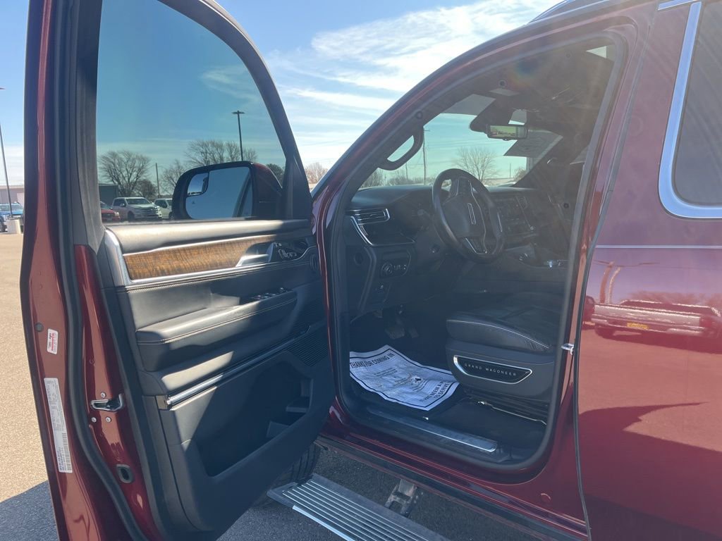 Used 2022 Jeep Grand Wagoneer Series II w/ Convenience Group III image 11