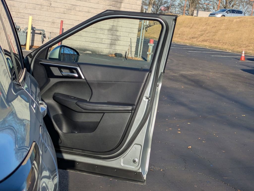 Used 2025 Mitsubishi Outlander SE image 27