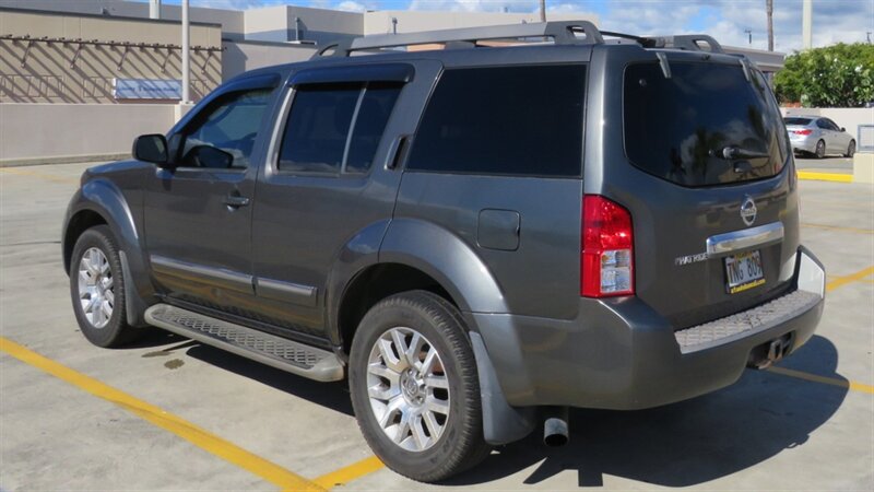 Used 2008 Nissan Pathfinder LE RWD image 3