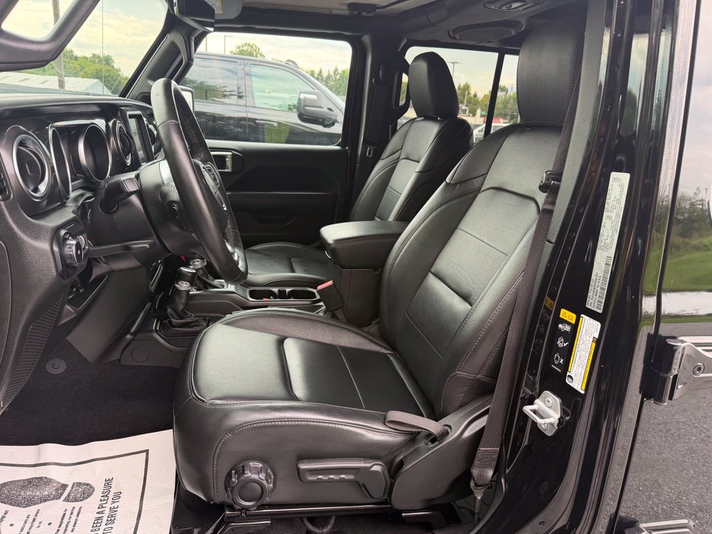 Used 2022 Jeep Wrangler Unlimited Sahara AWD/4WD image 11
