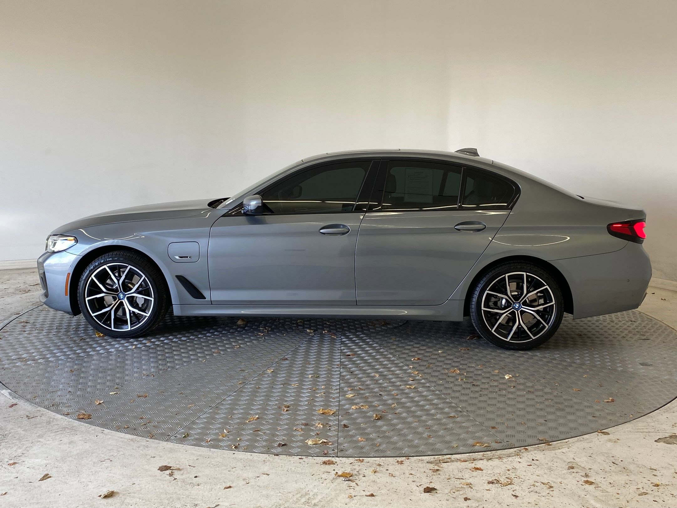 Certified 2023 BMW 530e xDrive w/ M Sport Package image 2
