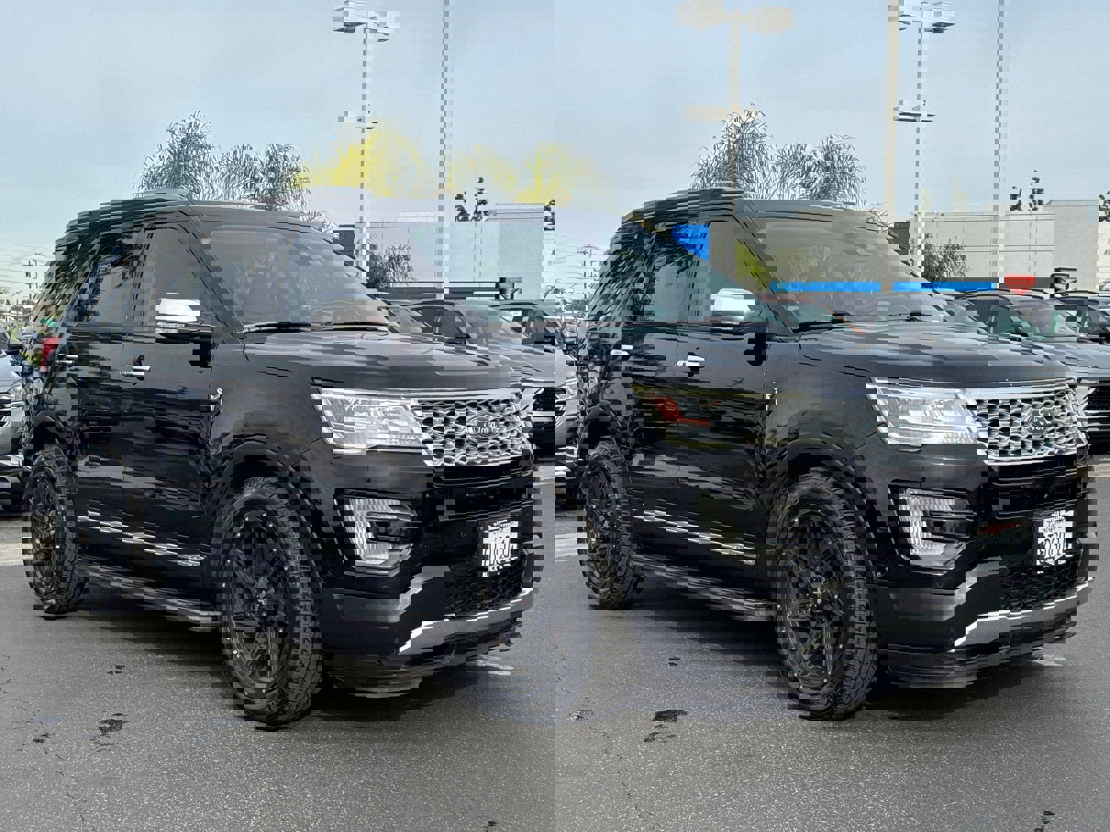 Used 2017 Ford Explorer Platinum image 4