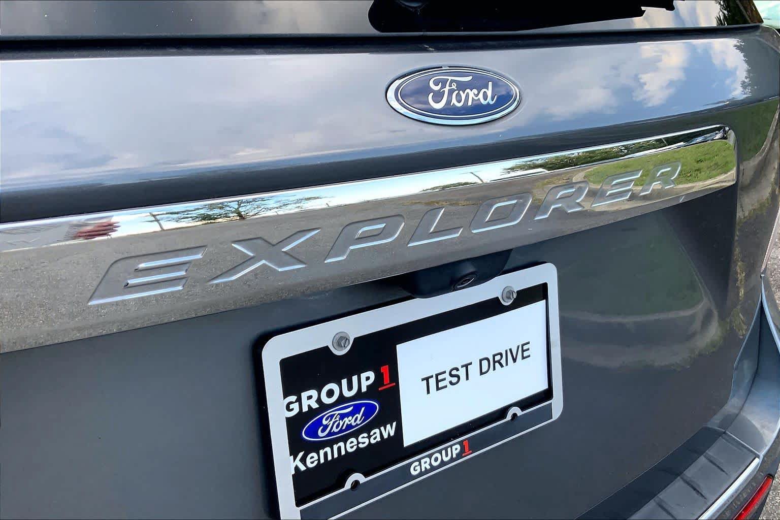 Used 2023 Ford Explorer Limited w/ Limited Technology Package RWD image 31