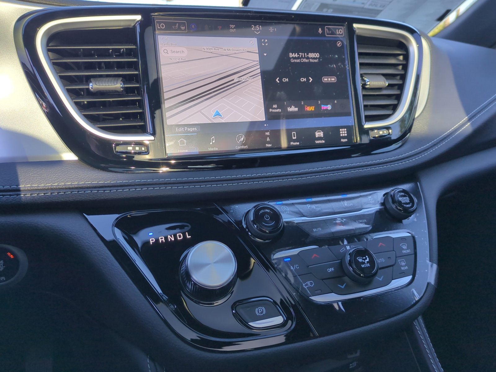 New 2026 Chrysler Pacifica Limited w/ Uconnect Theater Family Group image 12
