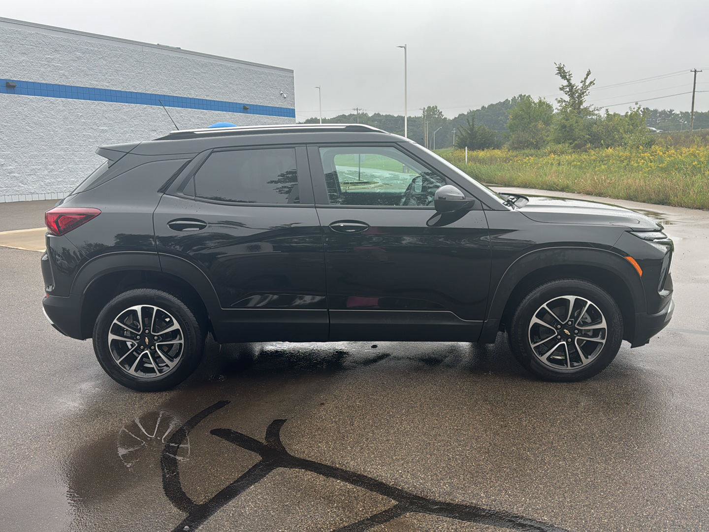 Used 2025 Chevrolet TrailBlazer LT AWD/4WD image 6