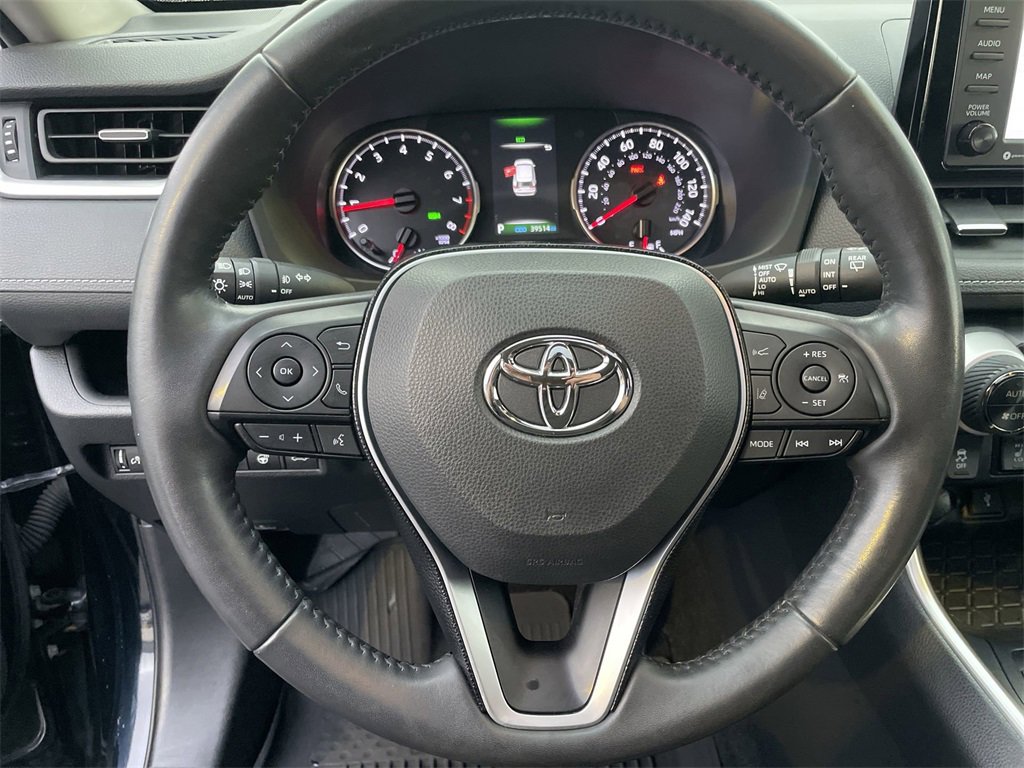 Used 2021 Toyota RAV4 XLE Premium image 16