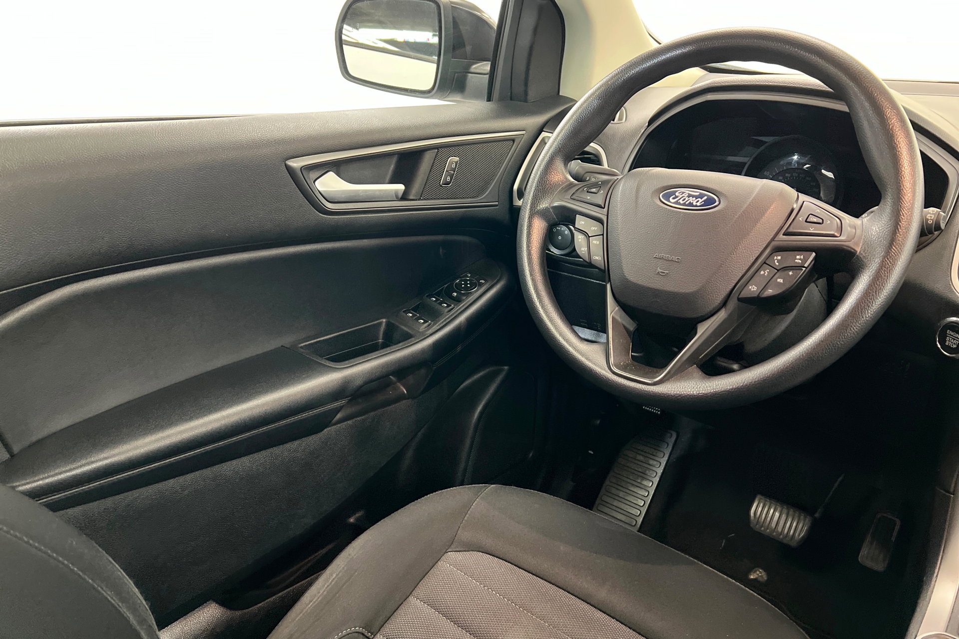 Used 2022 Ford Edge SE w/ Black Appearance Package image 11