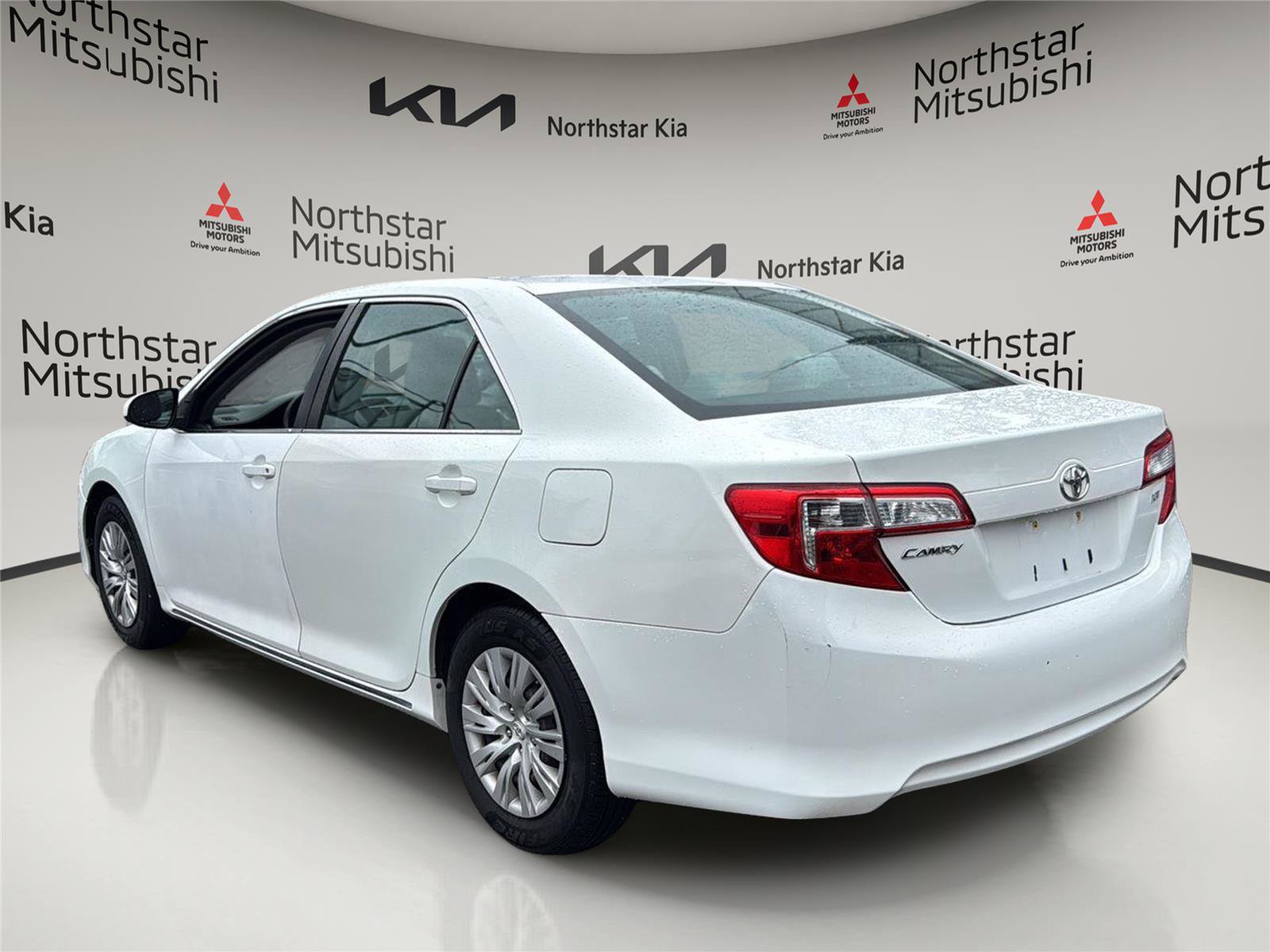Used 2012 Toyota Camry LE FWD image 3