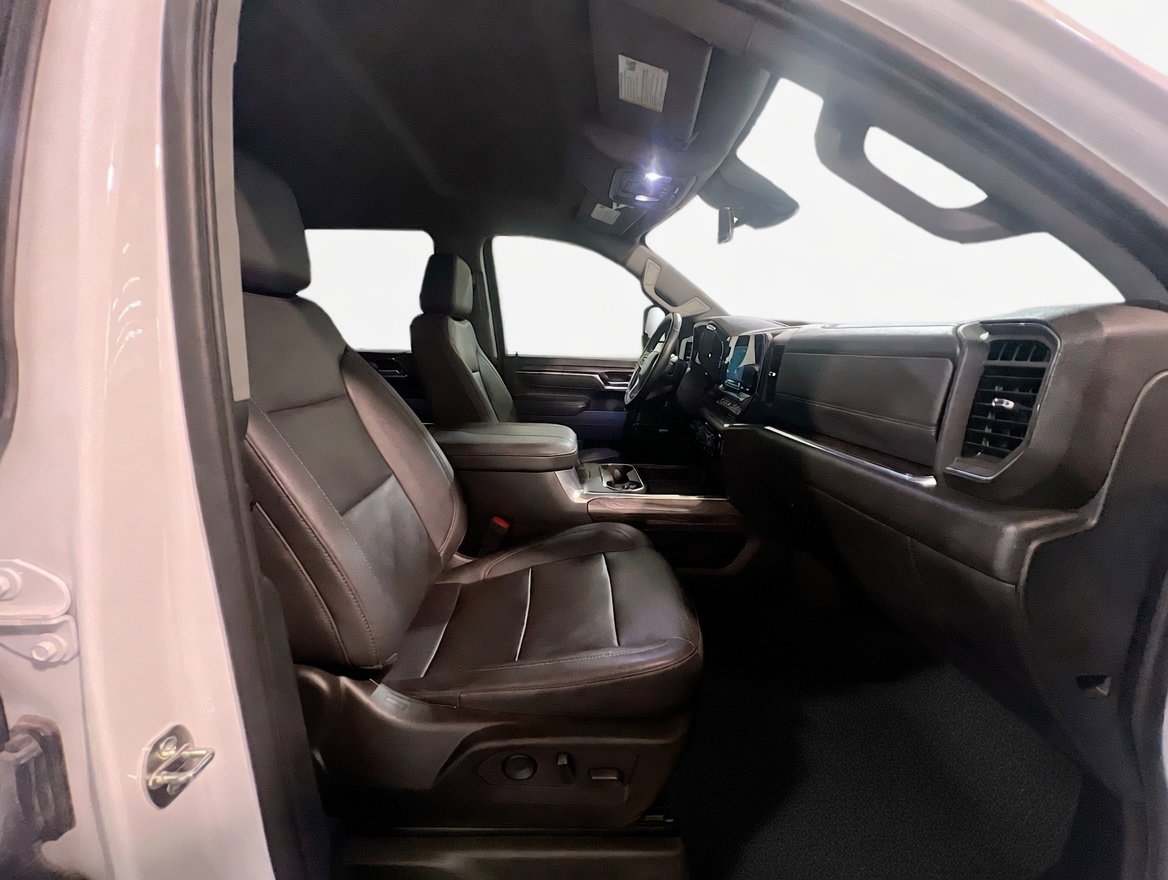 Used 2024 Chevrolet Silverado 3500 LTZ AWD/4WD image 21