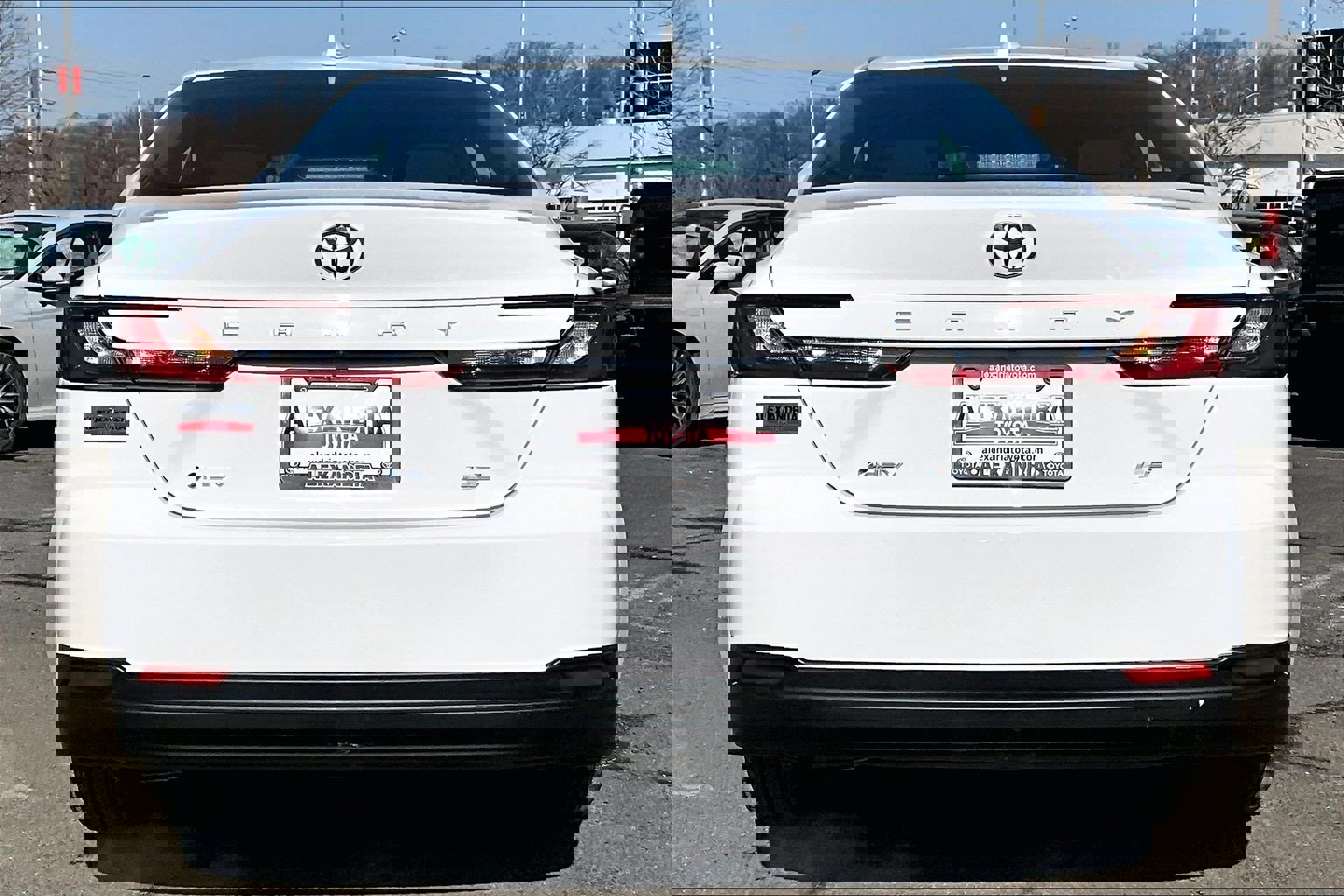 Used 2025 Toyota Camry LE image 4