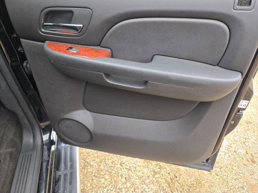 Used 2013 Chevrolet Avalanche LT w/ All-Star Edition image 9