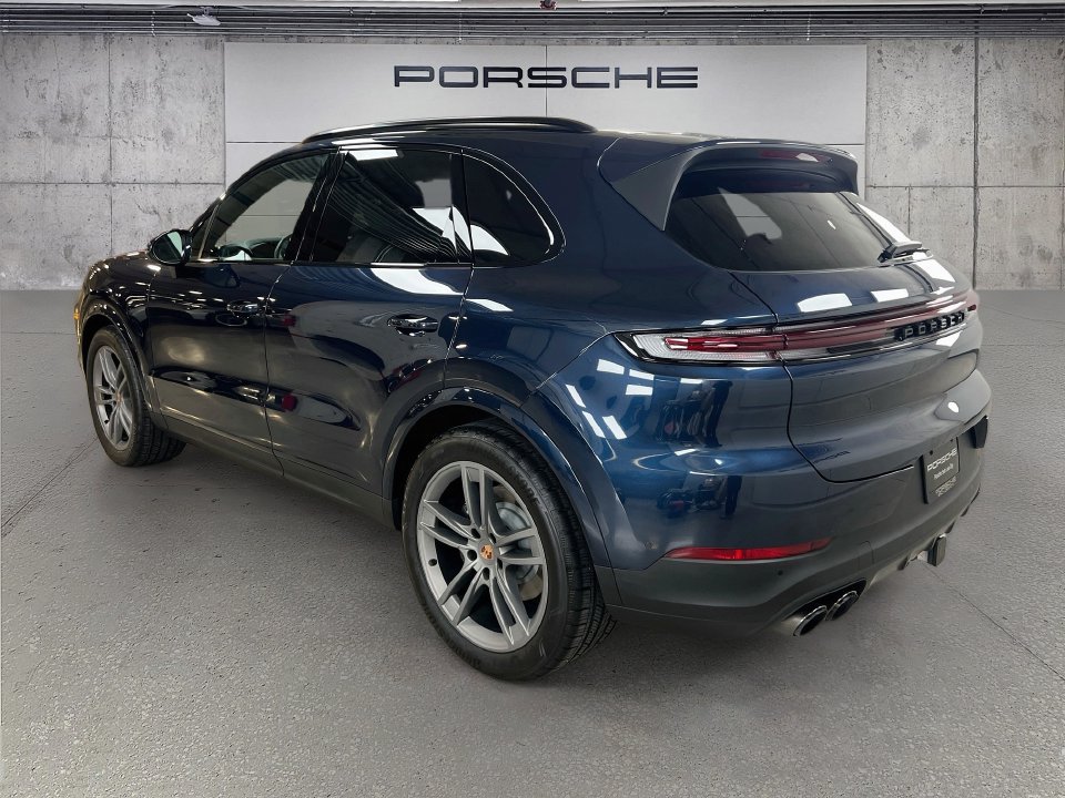 Certified 2026 Porsche Cayenne AWD/4WD image 3