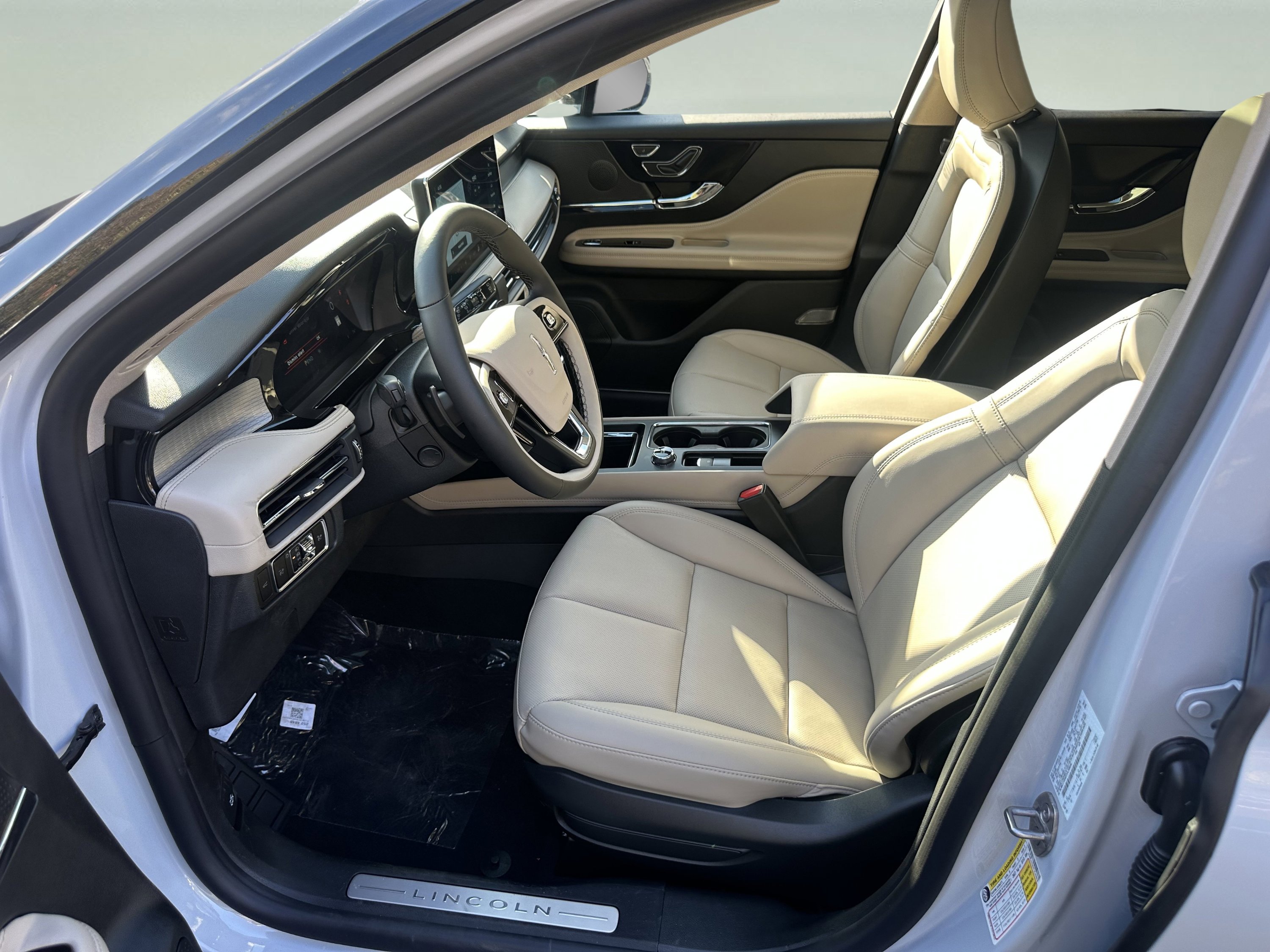 New 2026 Lincoln Corsair Premiere image 8