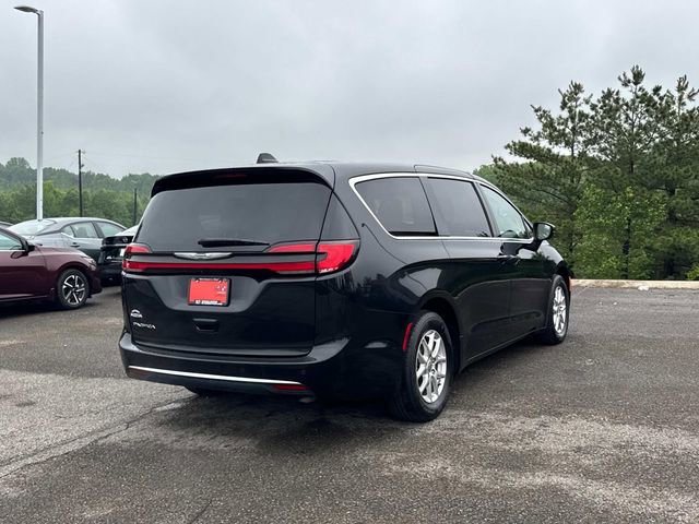 Used 2023 Chrysler Pacifica Touring-L FWD image 5
