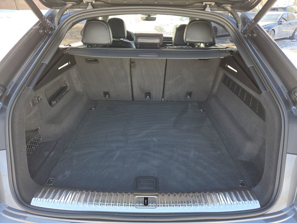 Used 2025 Audi Q8 Prestige image 29