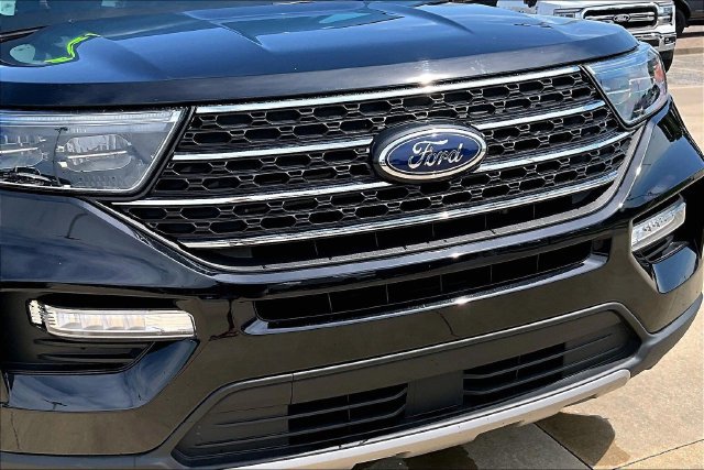 Used 2023 Ford Explorer XLT w/ Equipment Group 202A AWD/4WD image 34