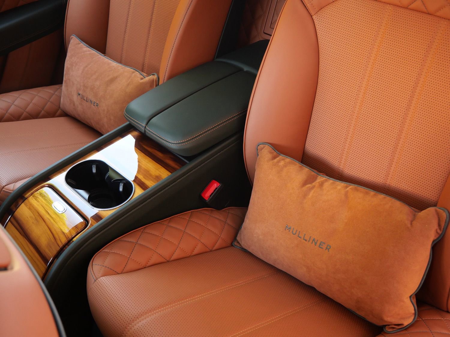 Used 2020 Bentley Bentayga image 21