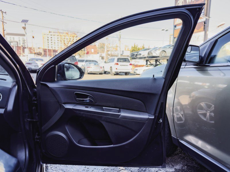 Used 2014 Chevrolet Cruze LT w/ RS Package image 11