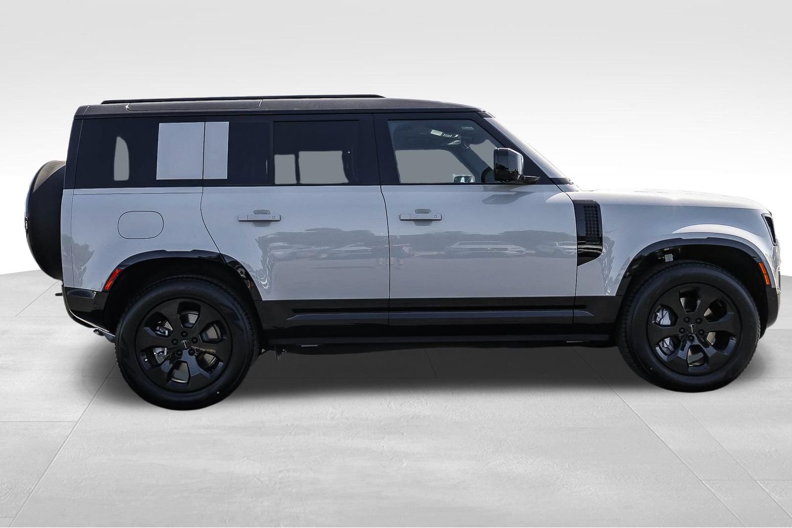 New 2026 Land Rover Defender 110 X-Dynamic SE AWD/4WD image 4